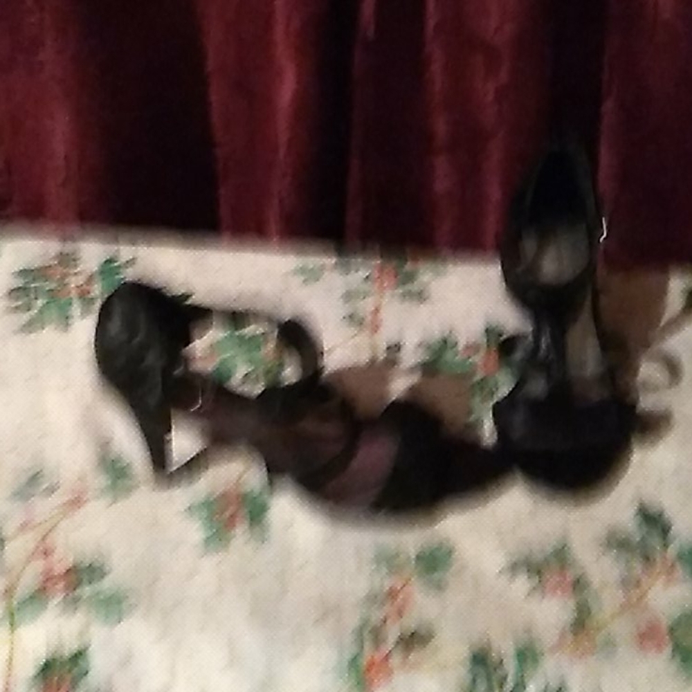 Shoes - Picture 4 of 4